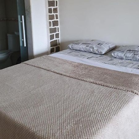 Guest House Flor De Laranjeira São Pedro da Aldeia Rom bilde